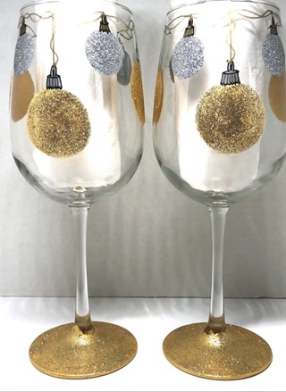 Christmas Ornament Wine Glasses from Pinots Palettem